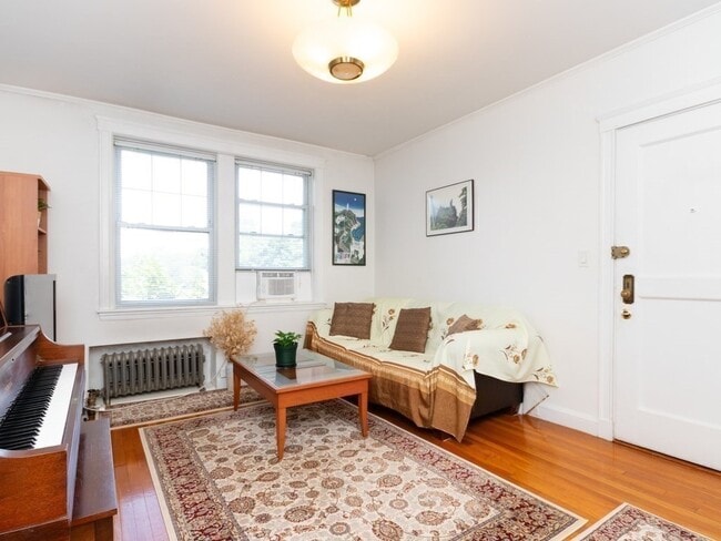 Building Photo - 183 Kent St