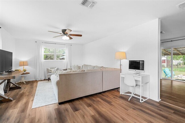 Foto del edificio - 617 Johnson St