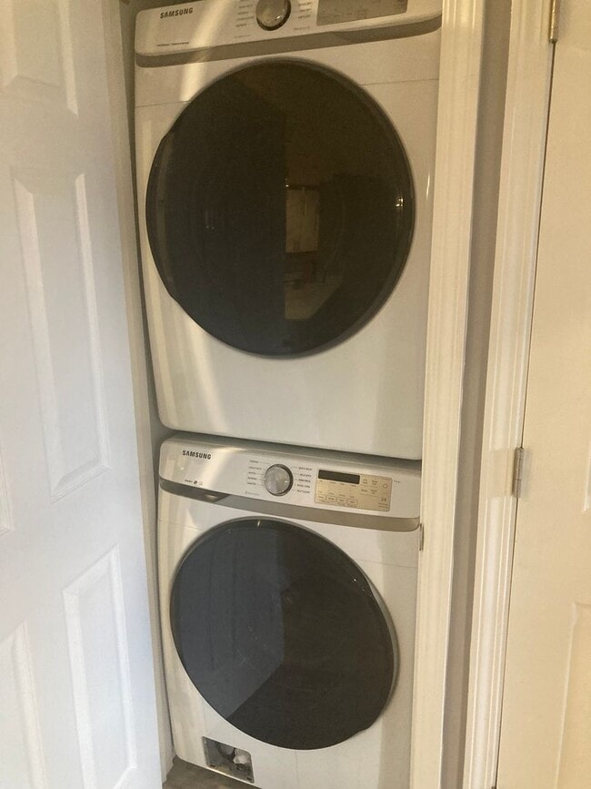 Building Photo - 1910 Fox Chapel Rd