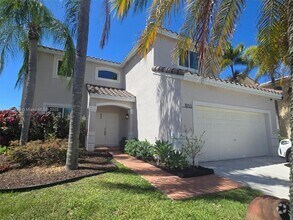 Building Photo - 1055 Briar Ridge Rd