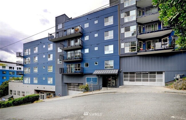 Nautica Exterior - 701 Galer St Apartment