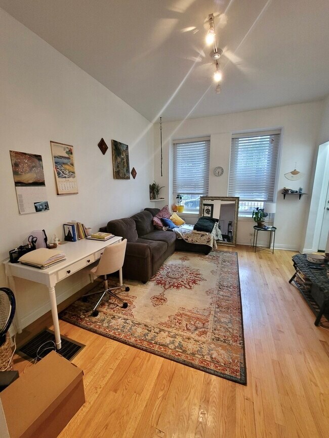 Foto del edificio - 1443 N Campbell Ave