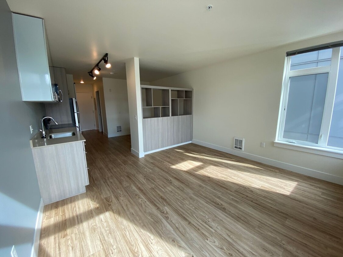 Building Photo - The Local 422 Apartments