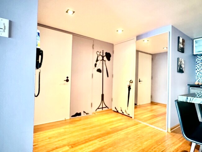 Building Photo - 175 E Delaware Pl