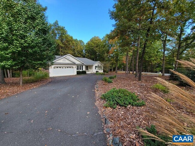 Building Photo - 1 Fairway Dr