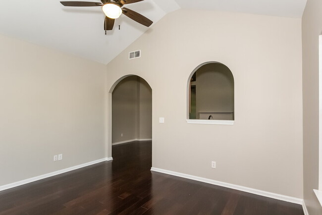 Building Photo - 523 Anglewood Trace