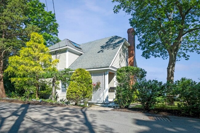 Building Photo - 10 Nonantum Rd