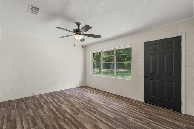 Building Photo - 20 E Westover Dr