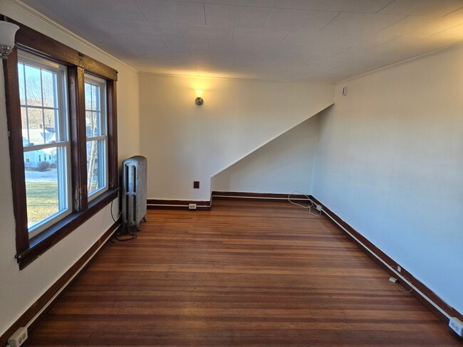 Building Photo - 10 Pierce St