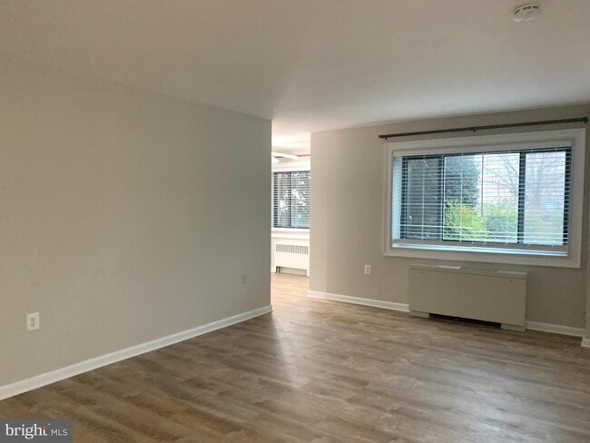 Building Photo - 1300 S Arlington Ridge Rd