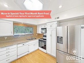 Building Photo - 6868 Hyde Park Dr