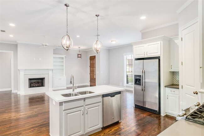 Building Photo - 240 Buckhead Dr