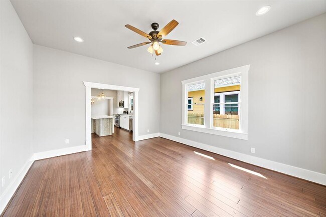 Building Photo - 1505 Alamo St