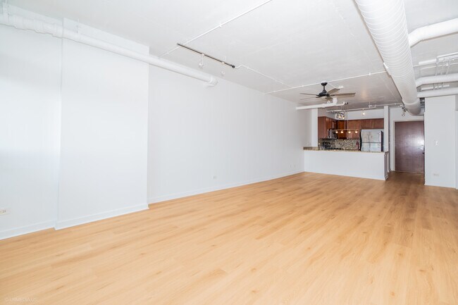 Foto del edificio - 1610 W Fullerton Ave