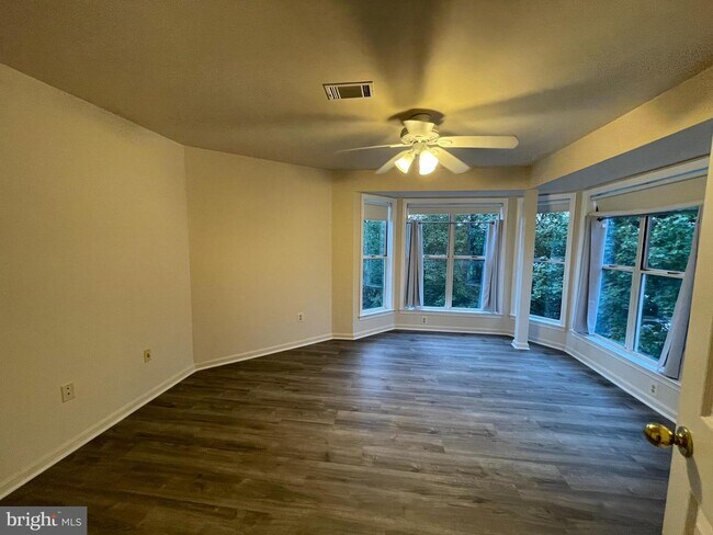 Building Photo - 5931 Sir Cambridge Way