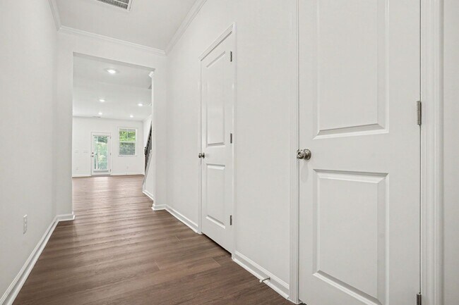 Building Photo - Brand-New Townhome Living in Raleigh!