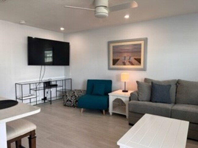 Building Photo - VENICE ISLAND - Condo with Canal View and Beach Access!