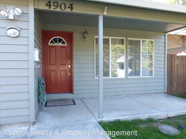 Building Photo - 3 br, 2.5 bath House - 4904 SE Bybee Blvd.