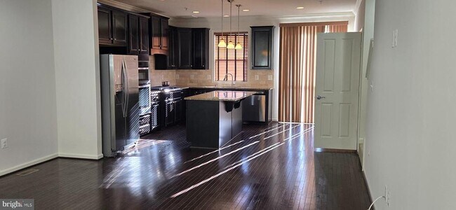 Building Photo - 14067 Marketcenter Dr