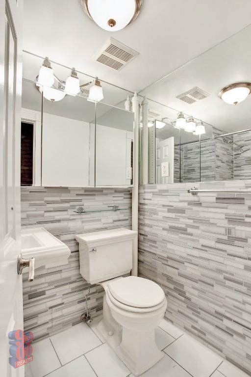 Foto del edificio - 411 E 12th St