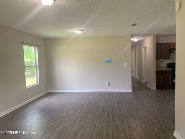 Foto del edificio - 8444 Hewitt St