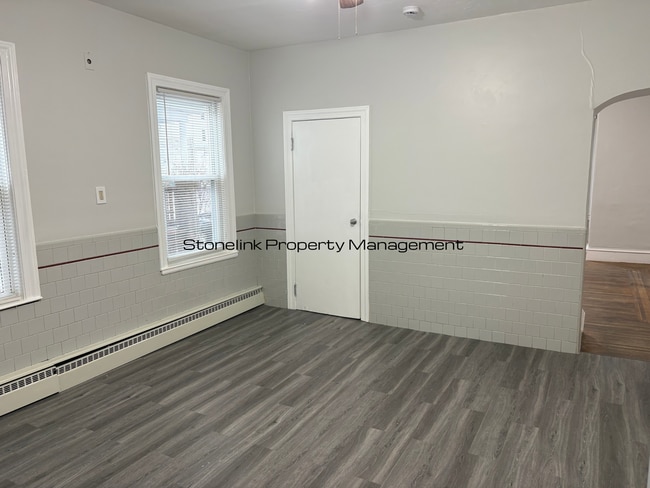 Building Photo - 15 Hawkins St