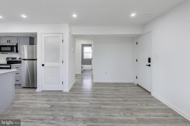 Foto del edificio - 5305 Dana Pl NW