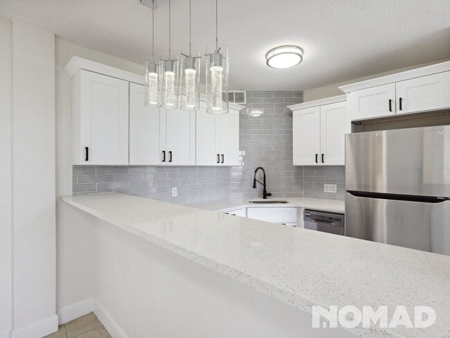 Building Photo - 1 Bedroom Condo in Saint Petersburg