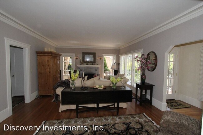 Building Photo - 3 br, 1.5 bath House - 130 Nova Dr.