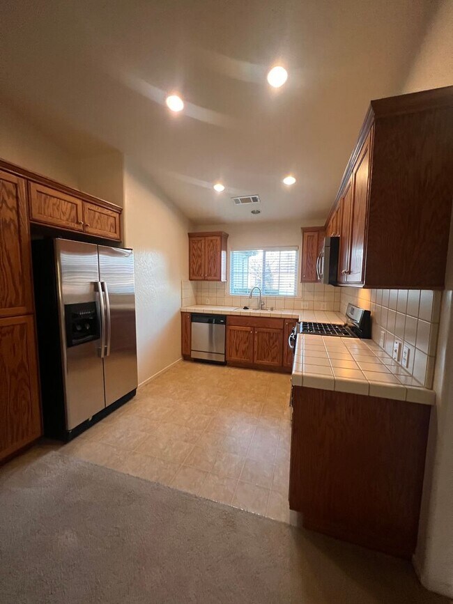 Foto del edificio - 1003 W Westmont Ct