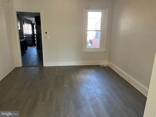 Building Photo - 133 E Nields St