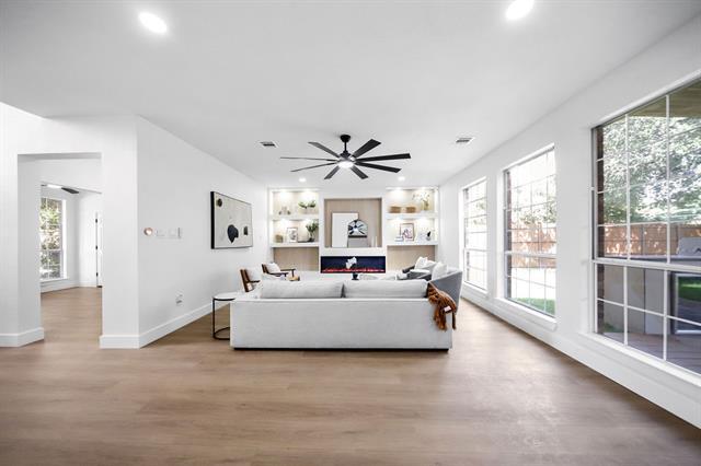 Foto del edificio - 7505 Larchmont Dr