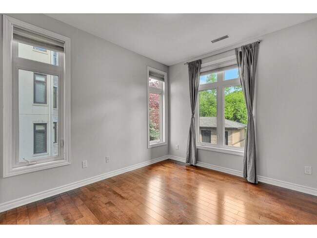 Building Photo - 129 Rue d'Augusta