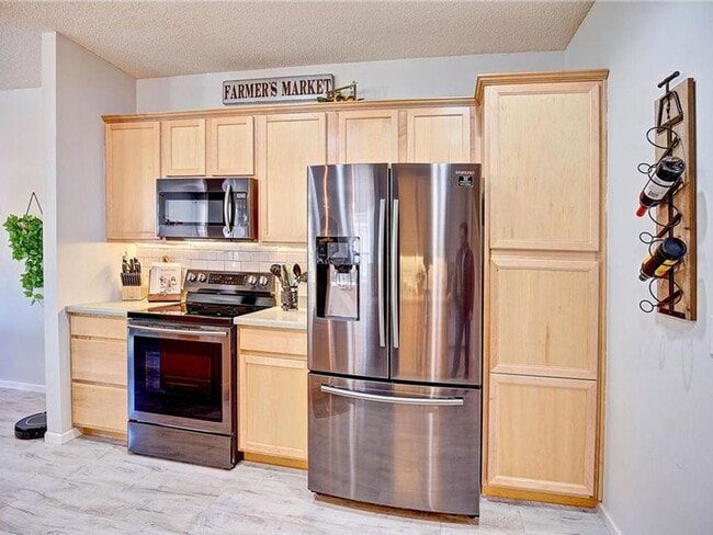 Building Photo - Spacious 3-Plus Bedroom with Loft-Office, Primary Suite, Fireplace, Private Patio, 2-Car Garage a...