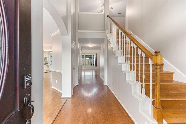 Building Photo - 3603 Beacon Hill Dr