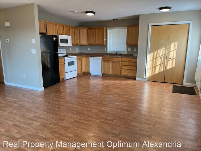 Building Photo - 3 br, 1 bath House - 4709 Short St NE
