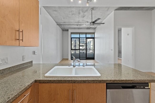 Building Photo - NEW FLOORS! Spacious 2 Bedroom 2 Bathroom ...
