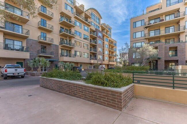 Foto del edificio - 2302 N Central Ave