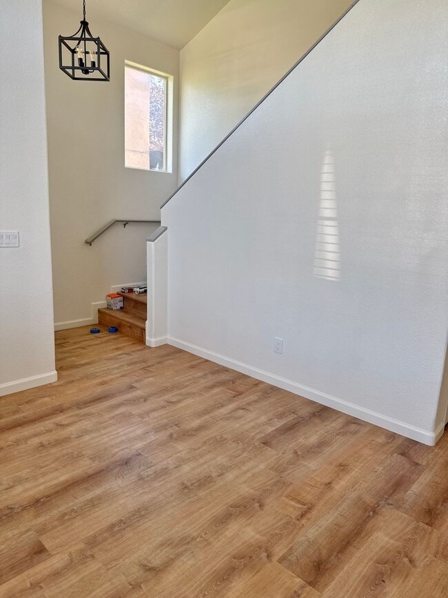 Building Photo - 520 Las Palmas Dr
