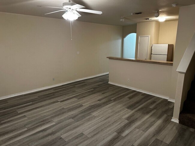 Building Photo - 7818 Kingsbury Wood