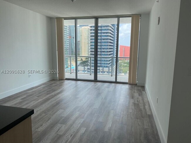 Foto del edificio - 79 SW 12th St