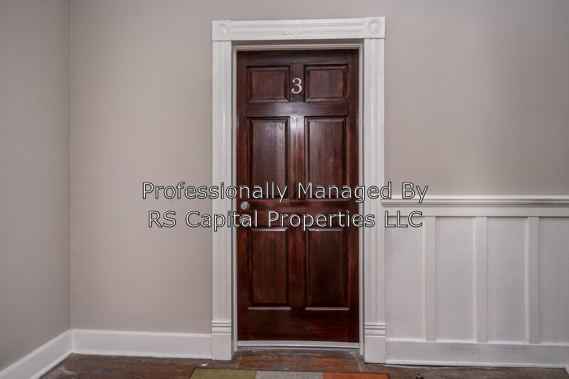 Primary Photo - 209 Vance St E