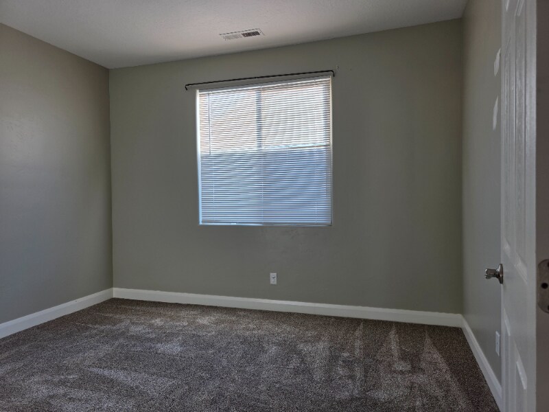Building Photo - 311 920 N