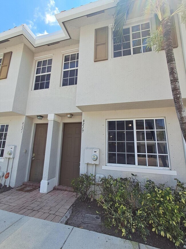 Building Photo - 4219 Napoli Lake Dr