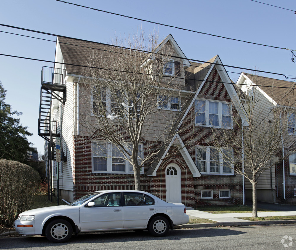 Building Photo - 16 Comstock St