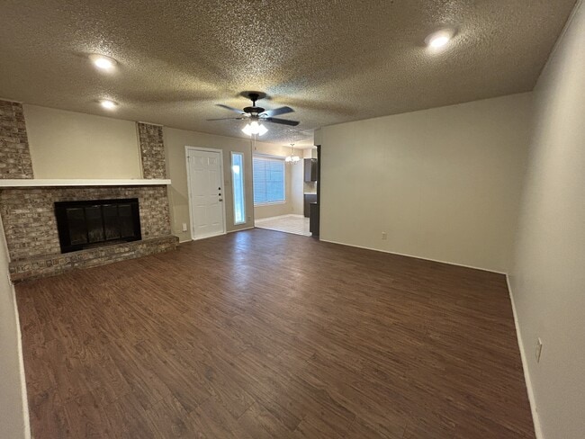 Building Photo - 1805 Broadmoor Dr