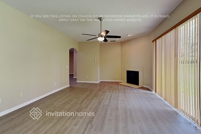 Foto del edificio - 6329 Rolden Ct