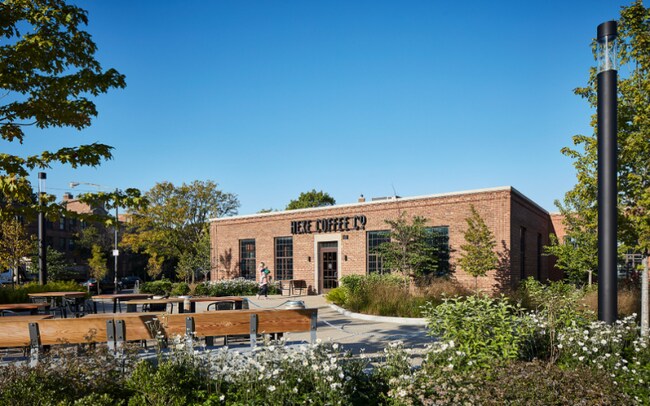 Foto del edificio - 2000 W Diversey Pkwy