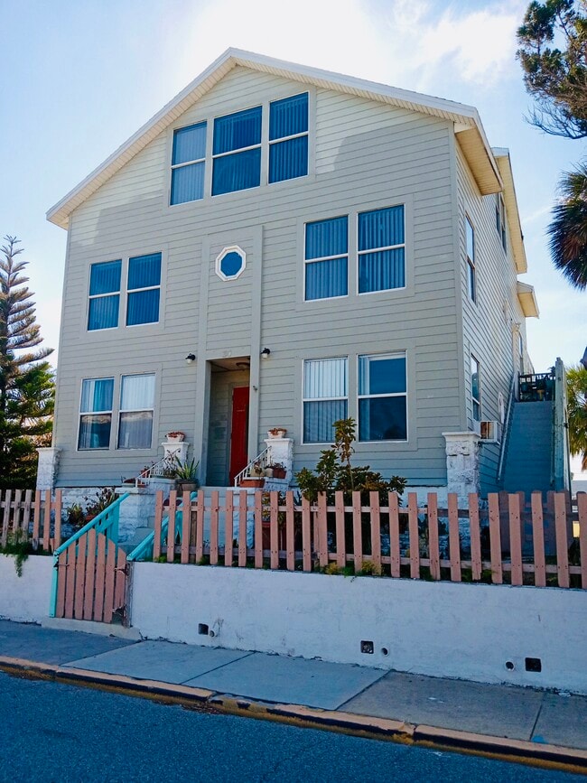Building Photo - 30 S Grandview Ave