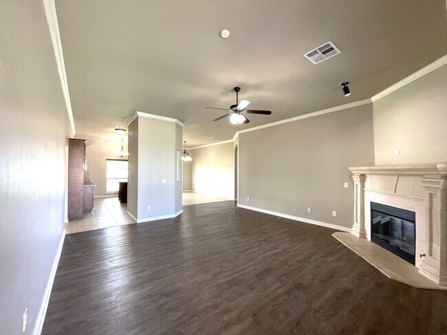Building Photo - Ask about our End of Summer Move-in Specia...